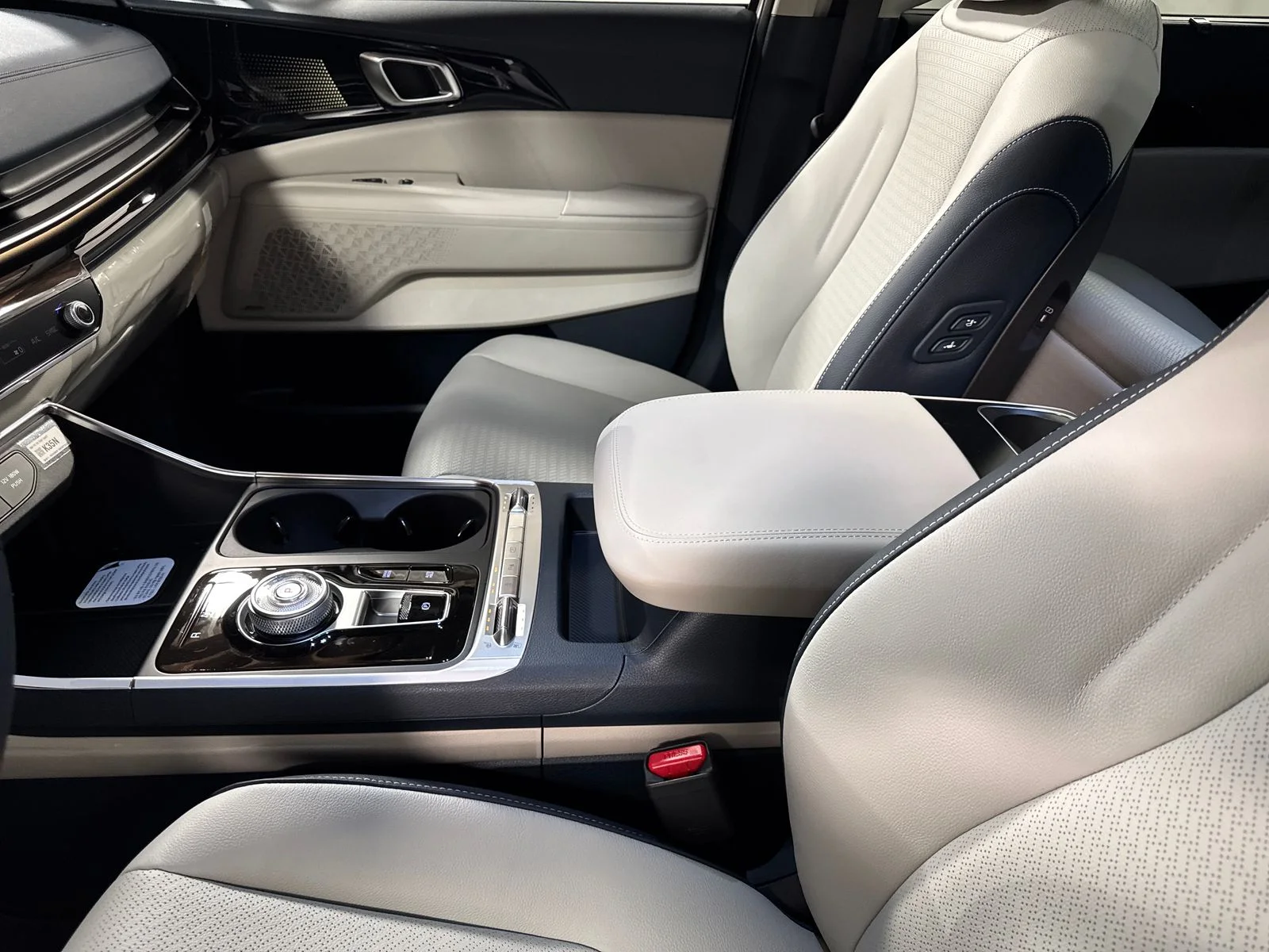 New 2026 Snow White Pearl Kia SX Prestige image 22