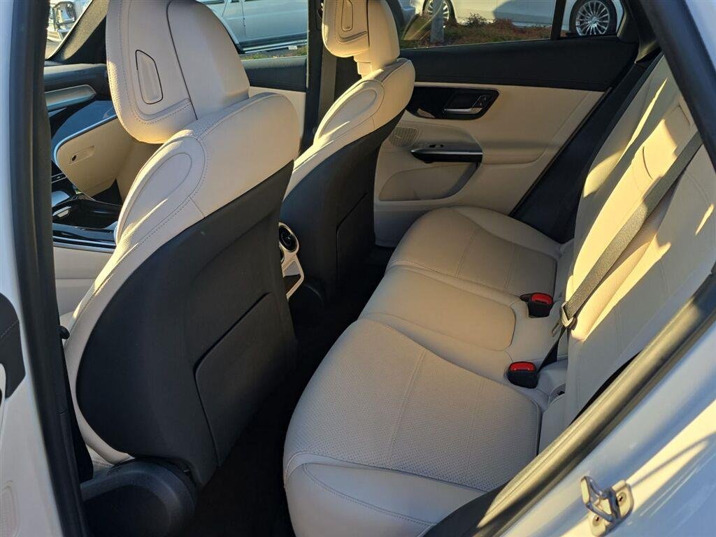 Certified Used 2025 Polar White Mercedes-Benz GLC 300 image 11