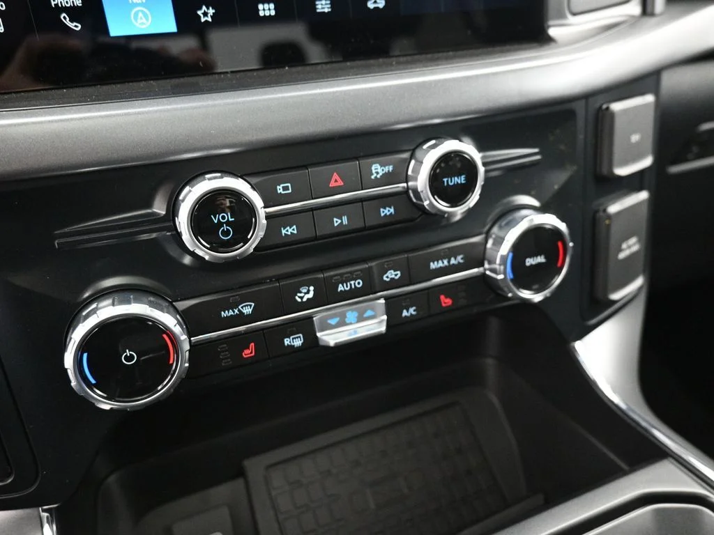 New 2025 Black Ford XLT image 16