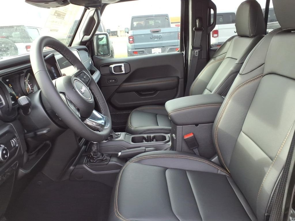 New 2026 Black Clear-Coat Exterior Paint Jeep Sahara image 7