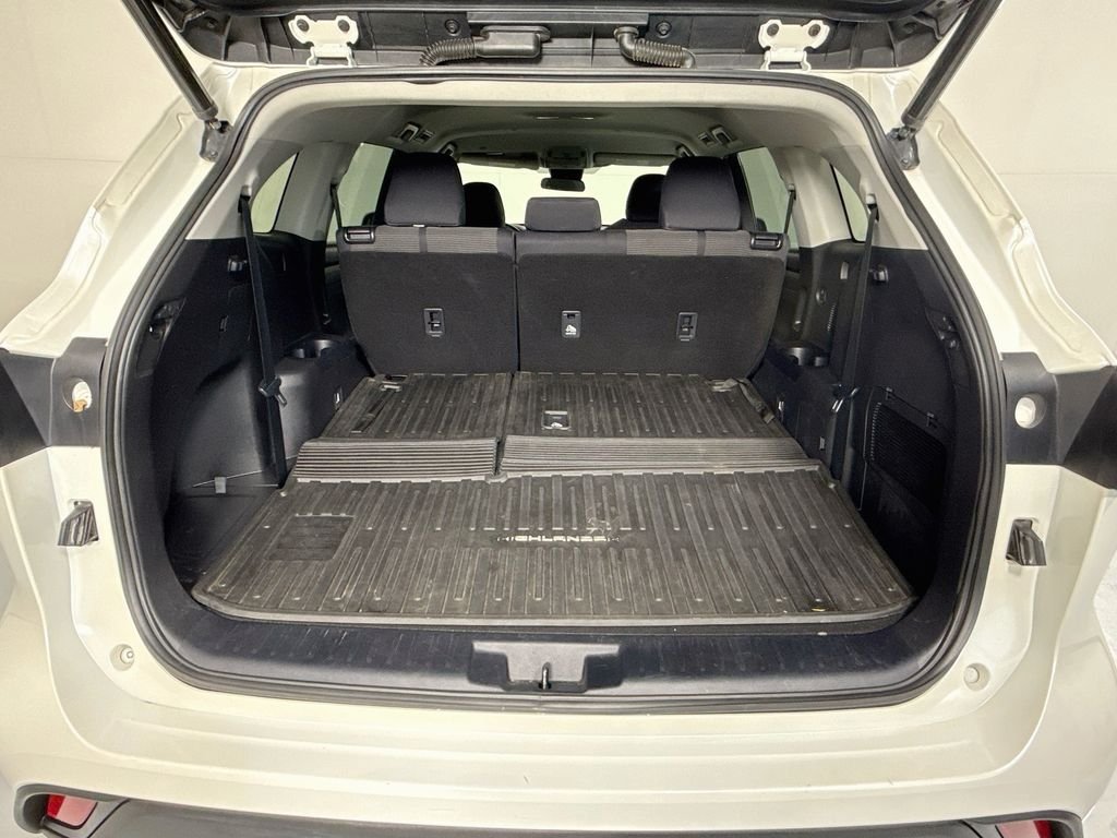 Used 2021 Blizzard Pearl Toyota LE image 29