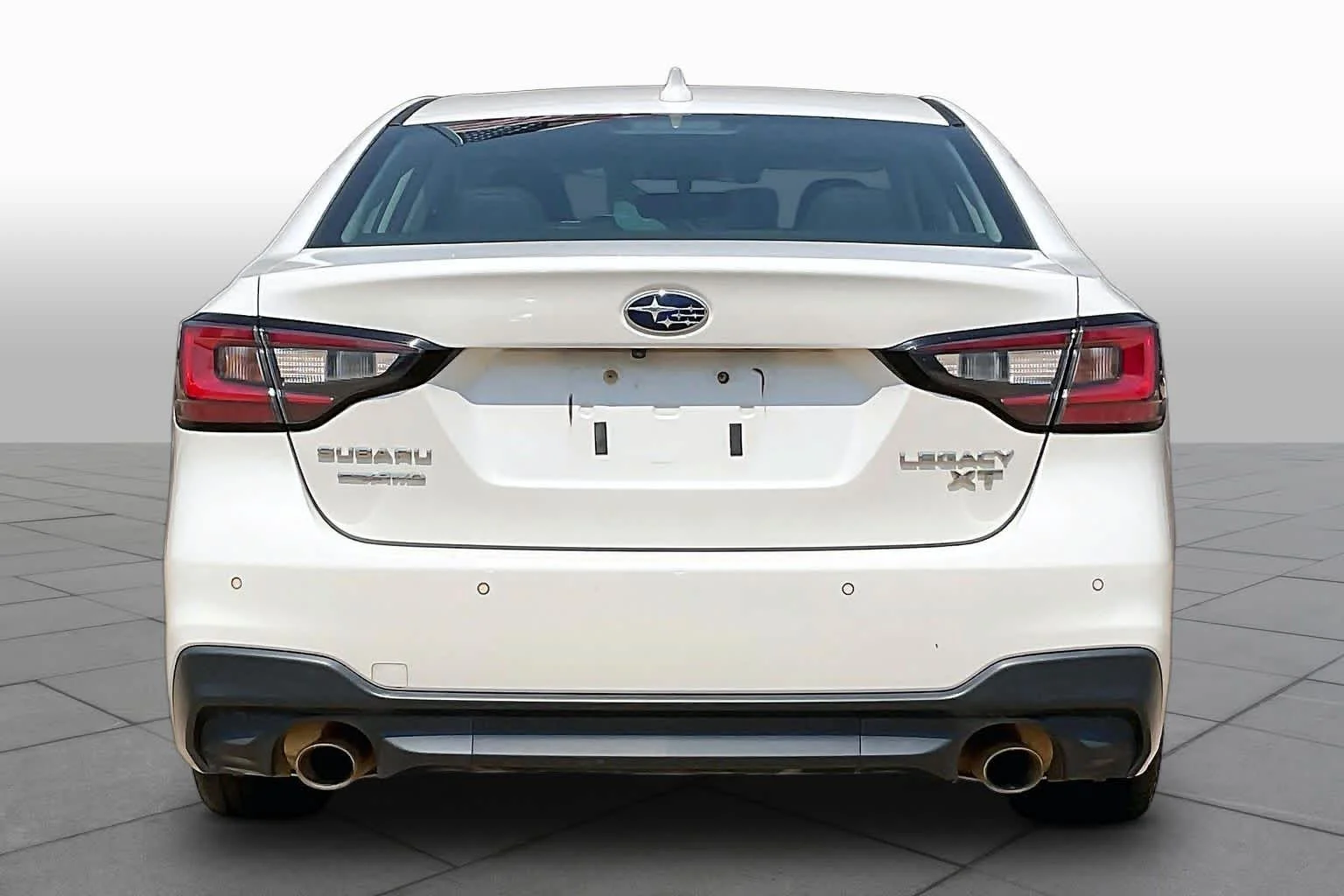 Used 2022 Crystal White Pearl Subaru Limited XT image 4