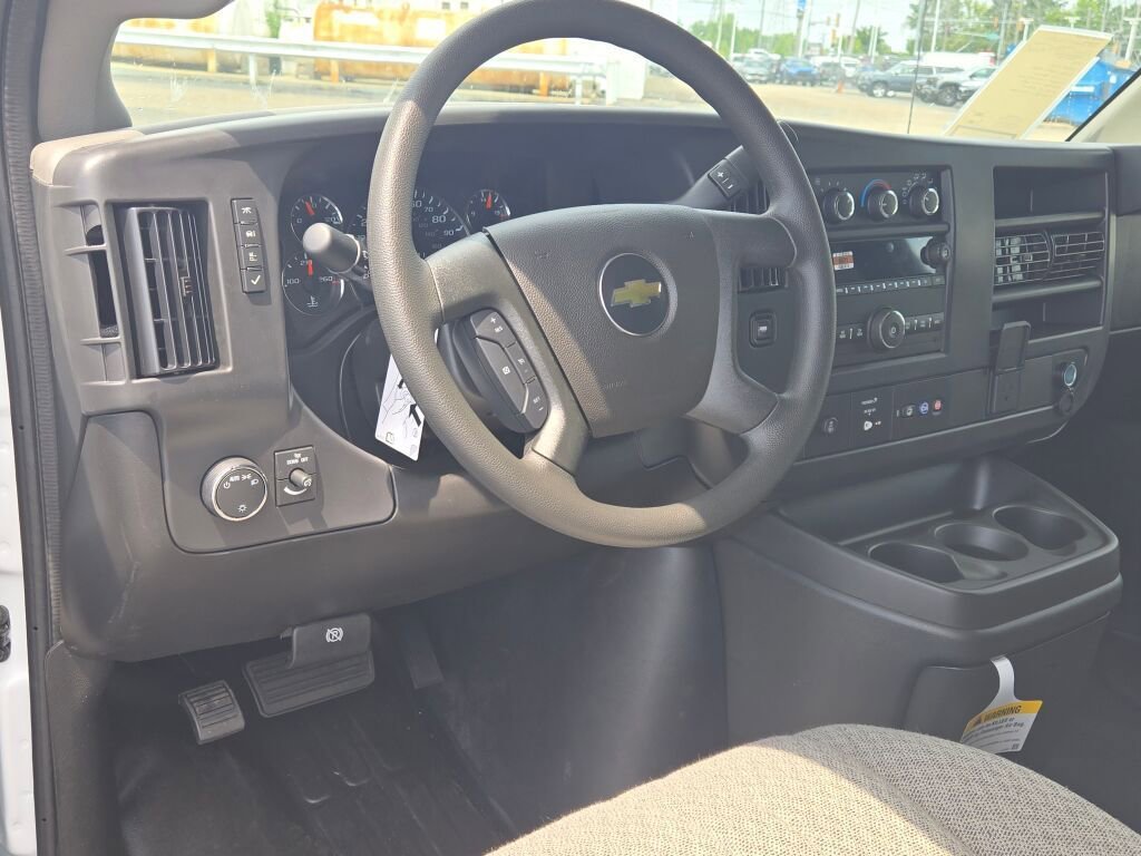 2025 Chevrolet Express Cargo Work Van - Photo 18