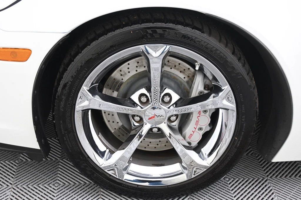Used 2011 ARCTIC WHITE Chevrolet Z16 Grand Sport w/3LT image 23