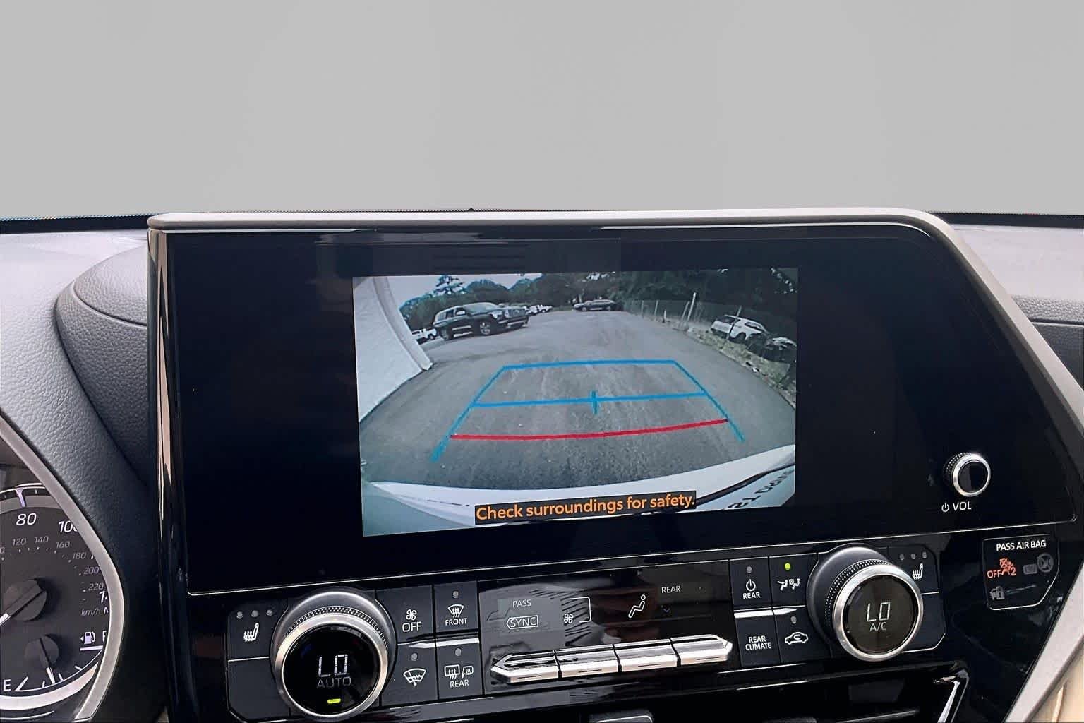 Used 2023 Wind Chill Pearl Toyota XLE image 27