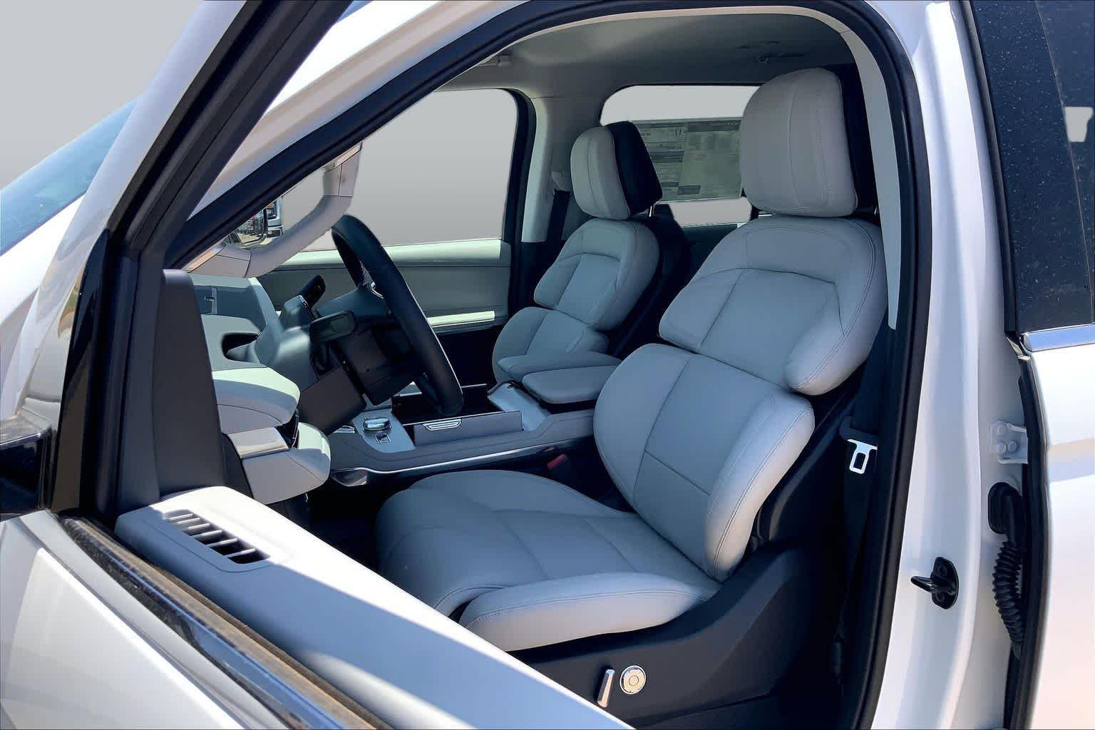 New 2026 Pristine White Metallic Tri-Coat Lincoln Premiere L image 9