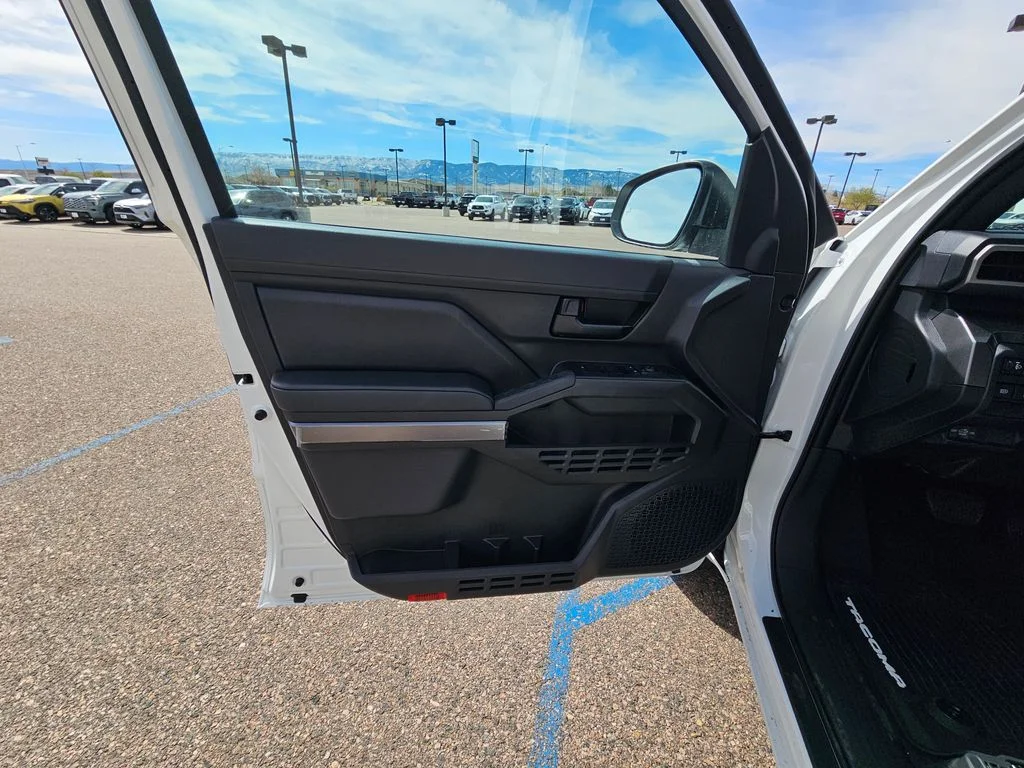 2026 Toyota Tacoma SR5 - Photo 16