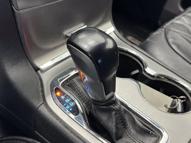 Used 2020 Billet Silver Metallic Clearcoat Jeep Laredo E image 28