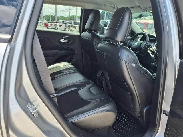 Used 2020 Silver Jeep Trailhawk image 19
