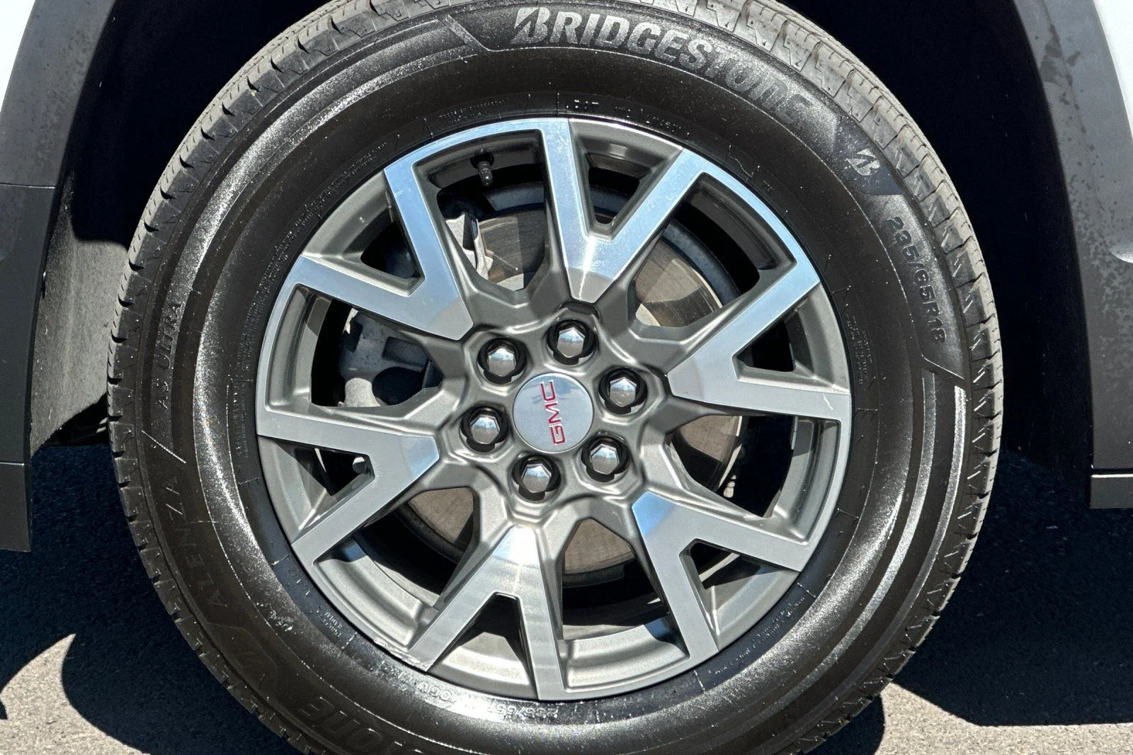 Used 2022 White GMC SLE image 32