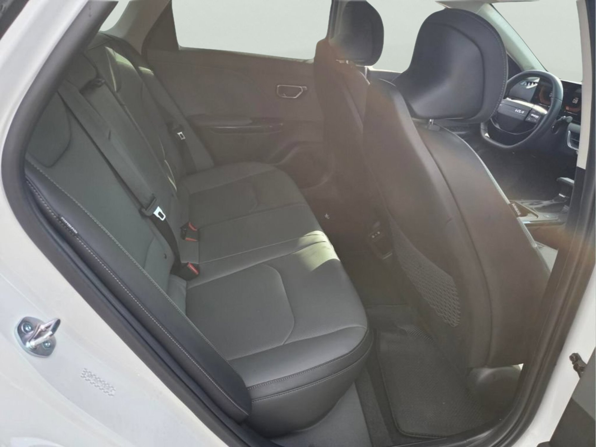 New 2026 Snow White Pearl Kia EX image 15