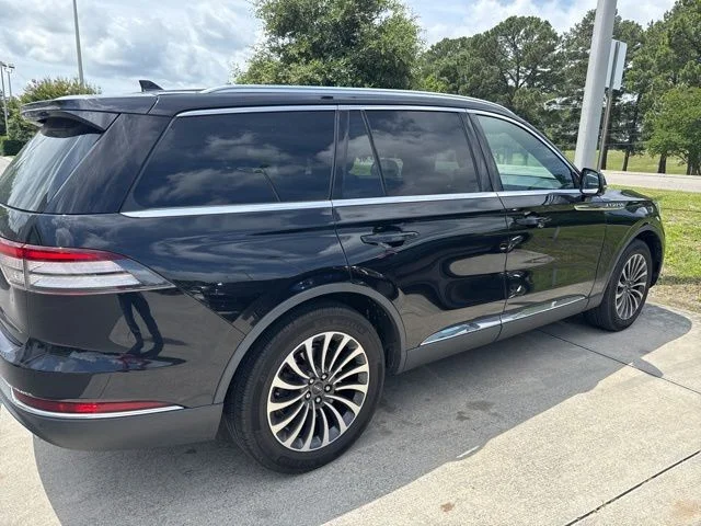 Used 2023 Black Lincoln Reserve image 3