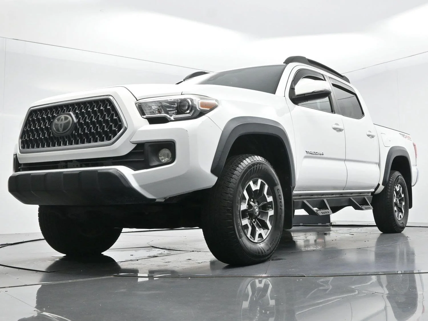 Used 2018 Super White Toyota TRD Off Road image 44