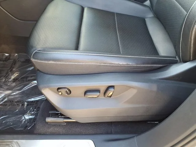 Used 2023 White Volkswagen 3.6L V6 SE w/Technology image 18