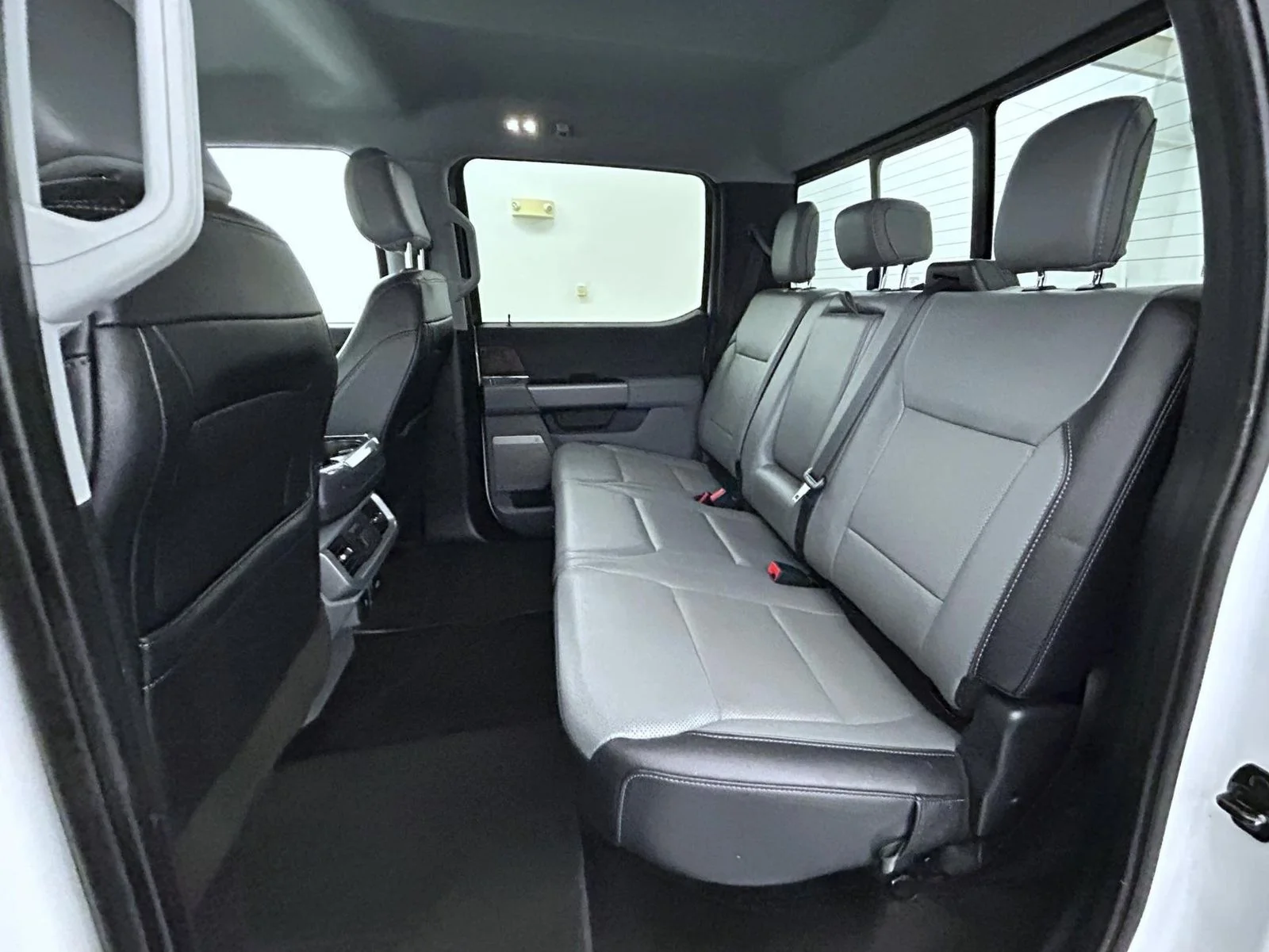 Used 2022 White Ford Lariat image 19