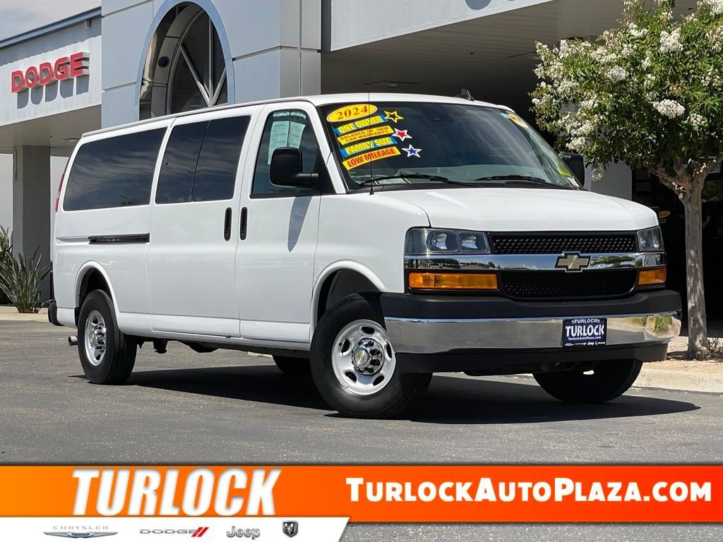 2024 Chevrolet Express 3500 LT Extended's photo