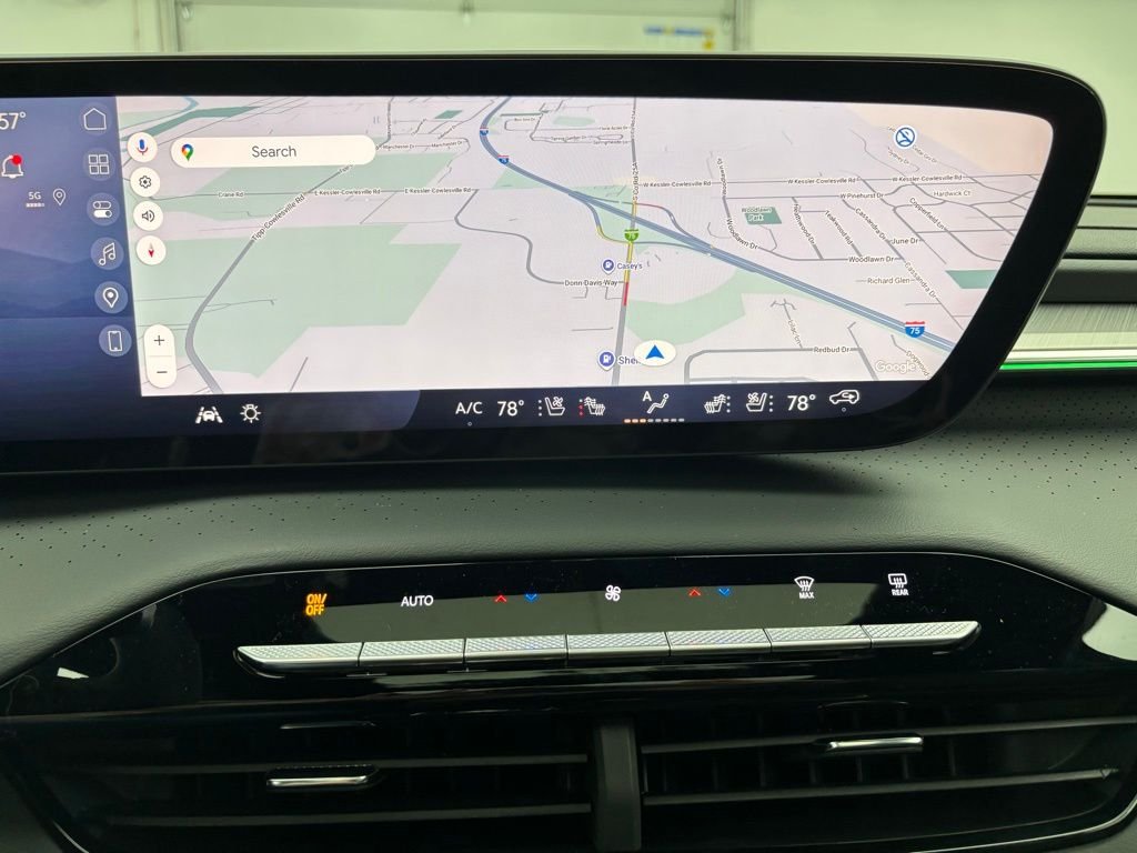 New 2026 Iridescent White Tricoat Buick Avenir image 30