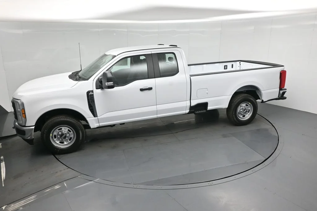 New 2026 Oxford White Ford XL image 37
