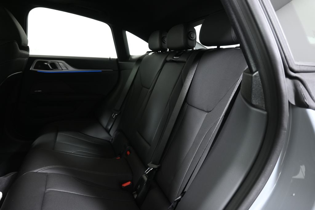 Used 2026 Gray BMW xDrive40 image 4