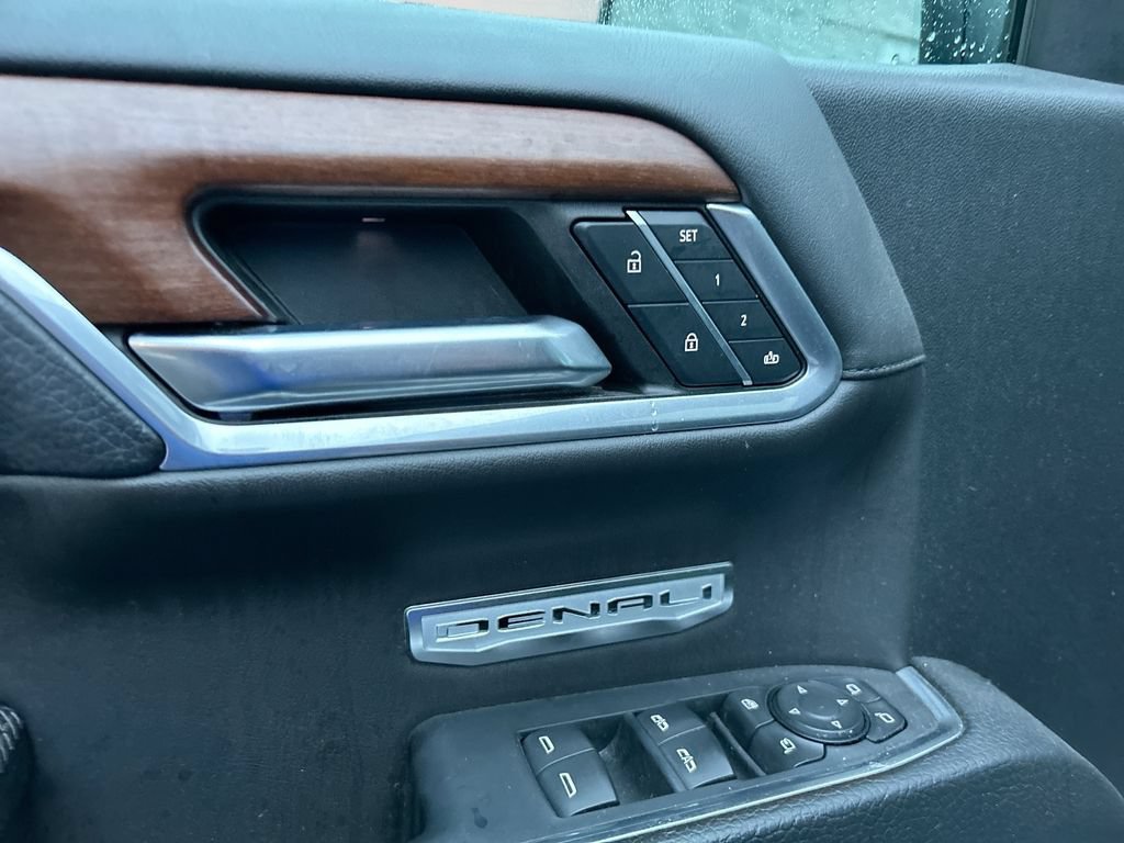 Used 2023 WHITE FROST TRICOAT GMC Denali image 25