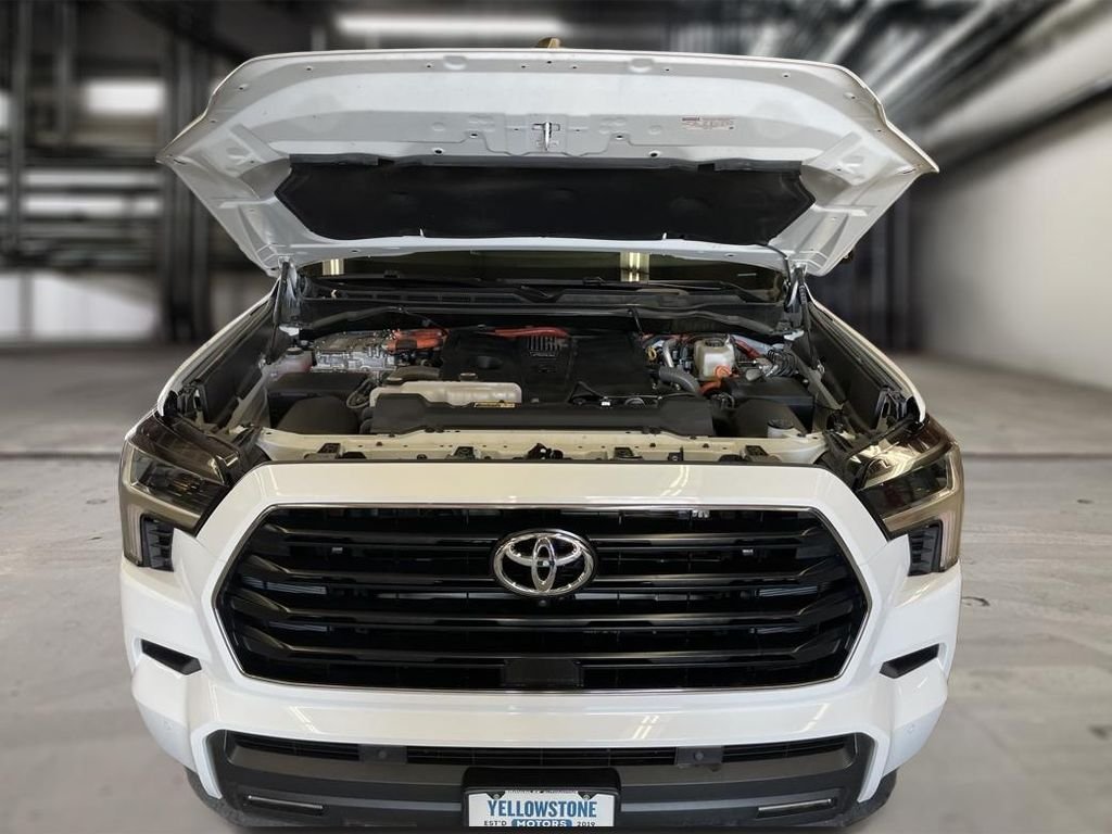 Used 2025 White Toyota SR5 image 37