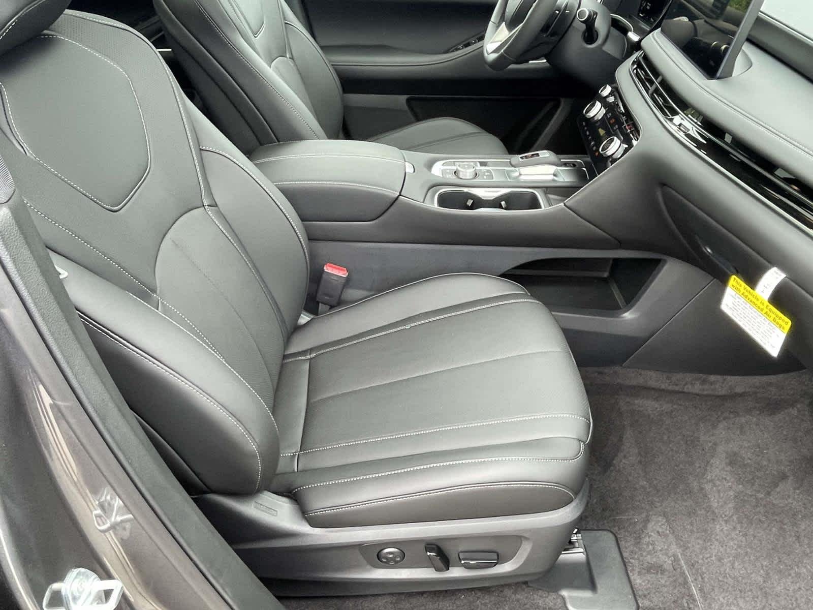 New 2026 Graphite Shadow INFINITI LUXE image 22