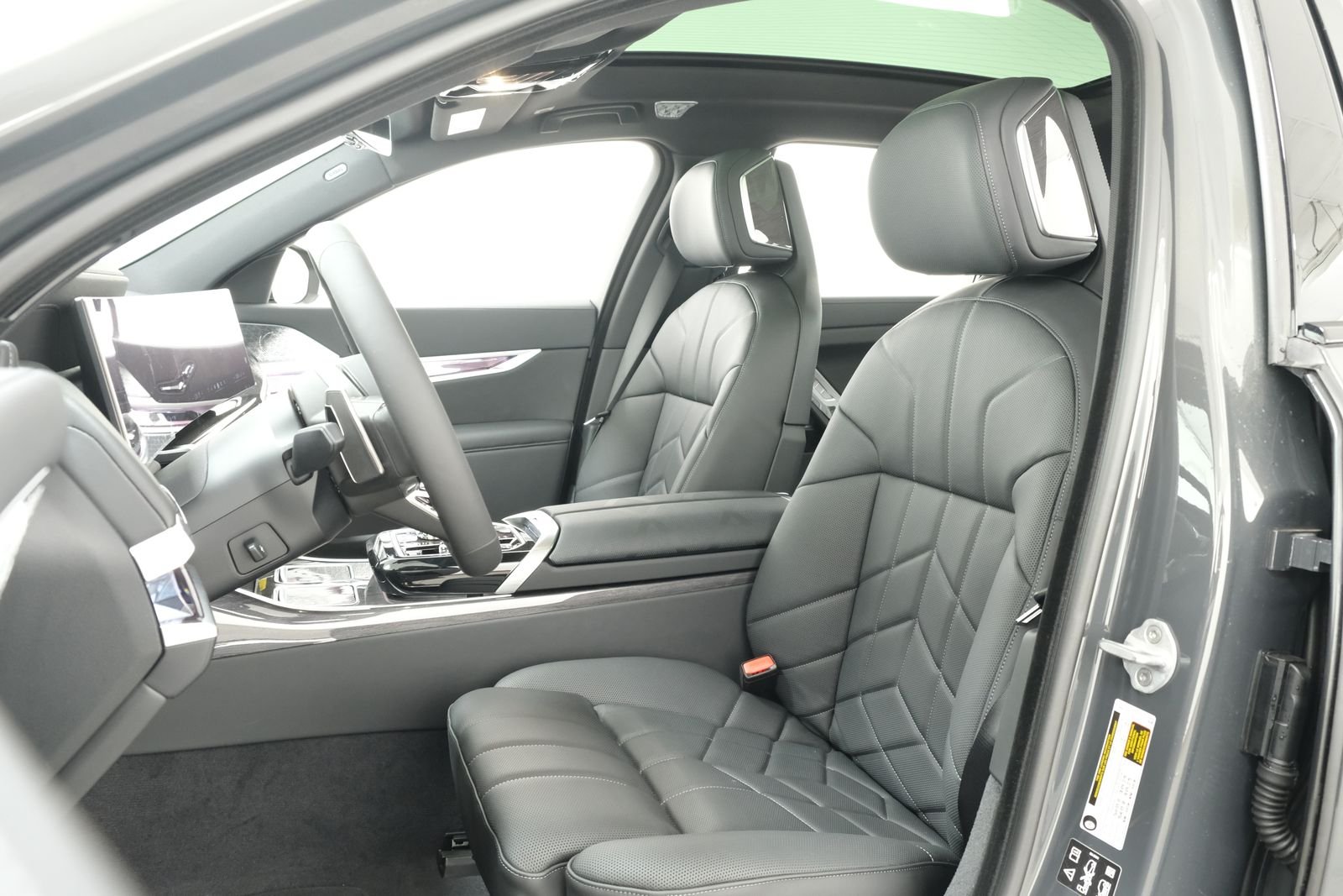 New 2026 Dravit Grey Metallic BMW 760i xDrive image 27