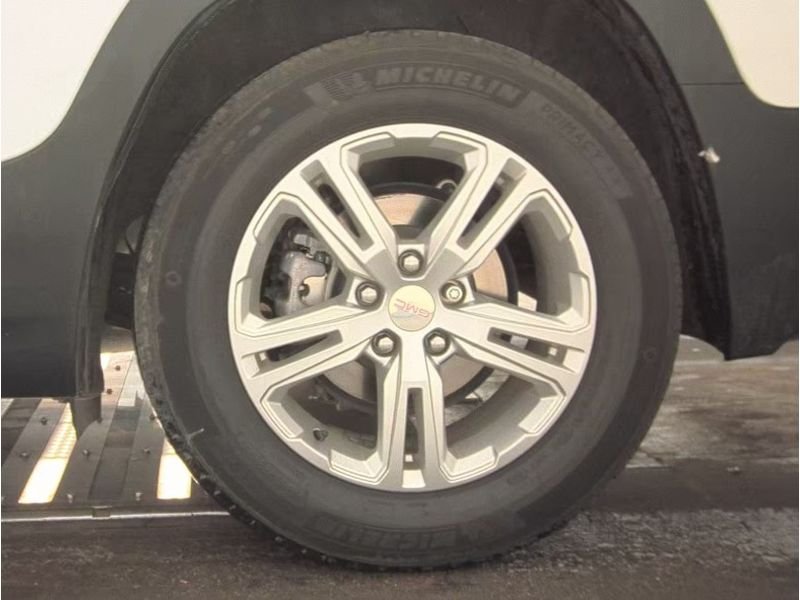 Used 2022 Summit White GMC SLE image 22