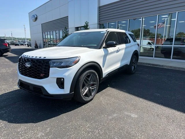 New 2027 Star White Metallic Tri-Coat Ford ST image 25