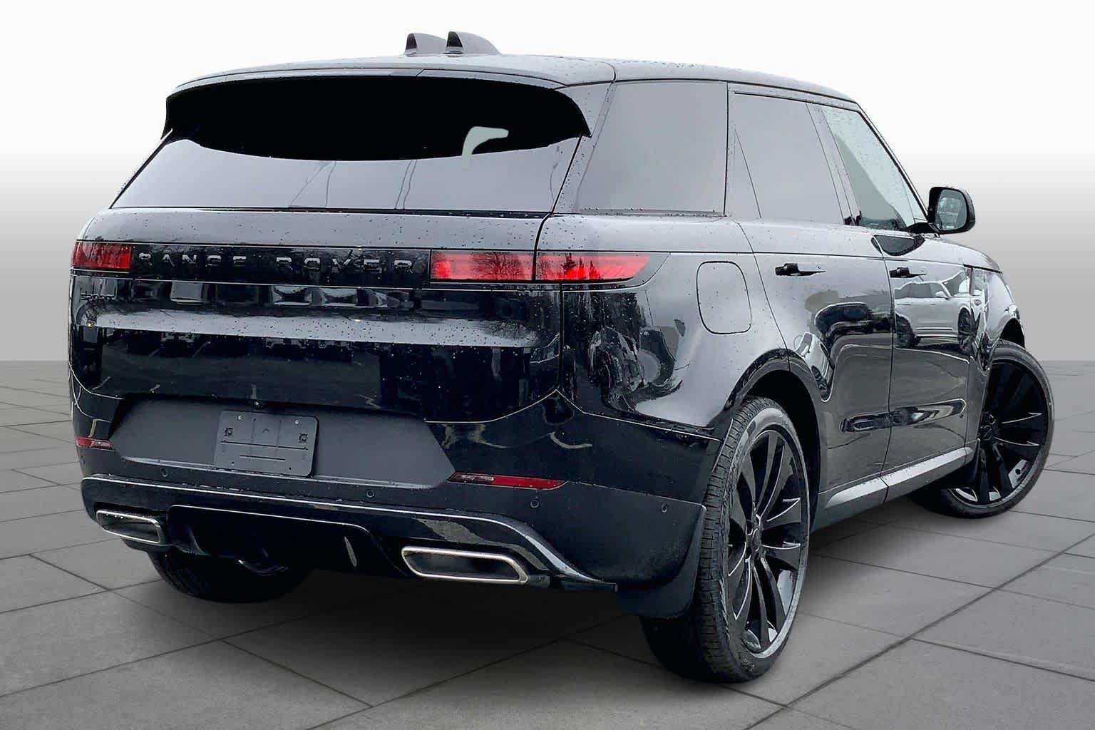New 2026 Santorini Black Land Rover SE image 3
