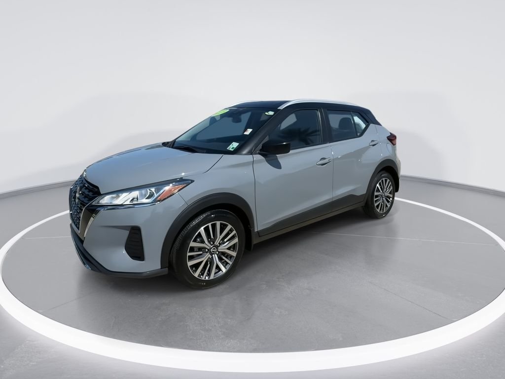 Used 2023 Gray Nissan SV image 4
