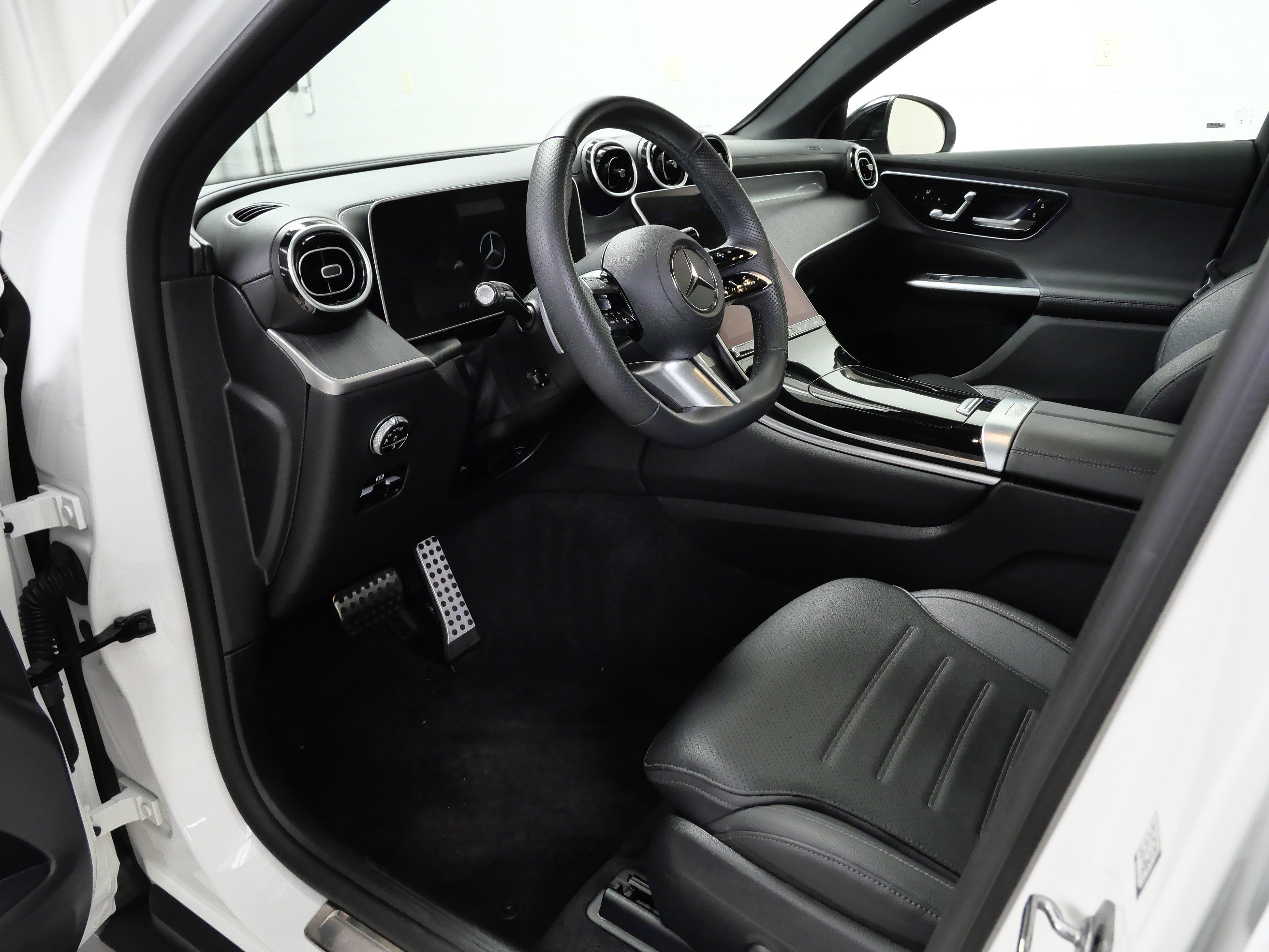 Used 2024 Polar White Mercedes-Benz GLC 300 image 14