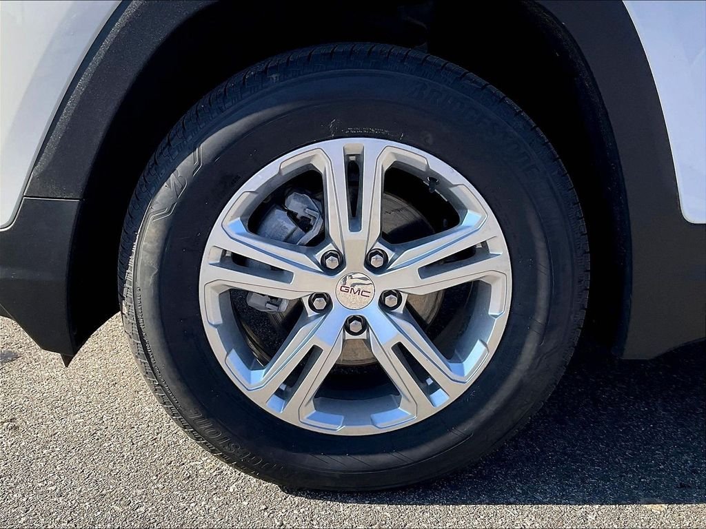 Used 2024 White GMC SLE image 7