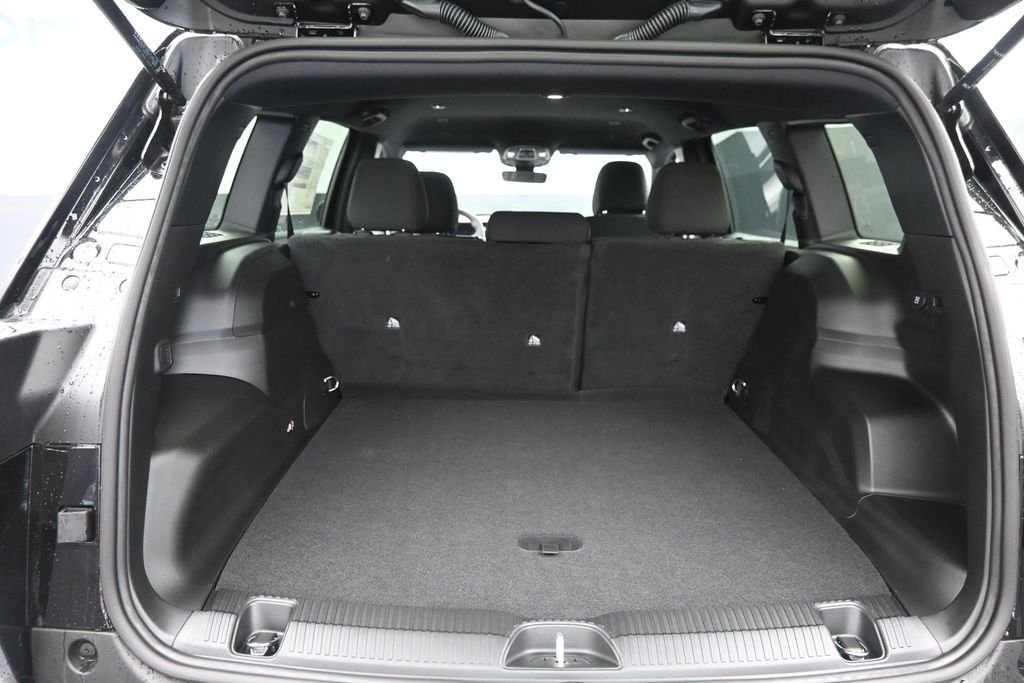 New 2026 Diamond Black Crystal Pearl-Coat Exterior Paint Jeep Laredo image 9