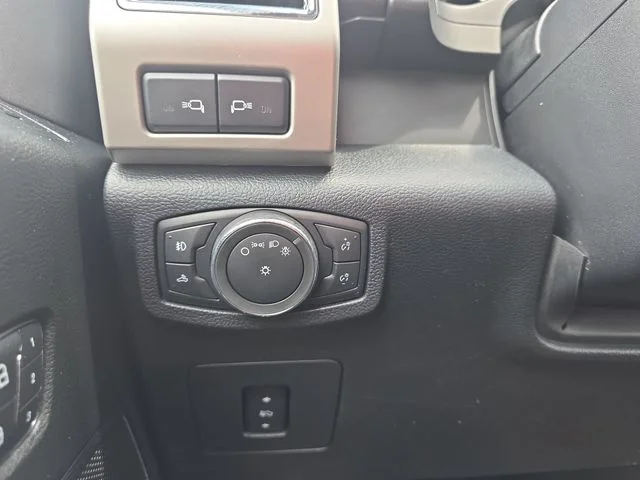 Used 2016 White Ford Lariat image 26