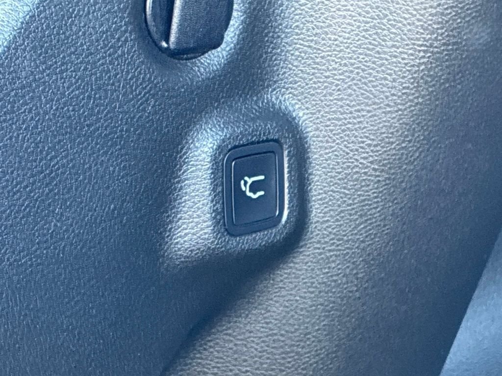 Used 2023 Gray Jeep Latitude Lux image 14