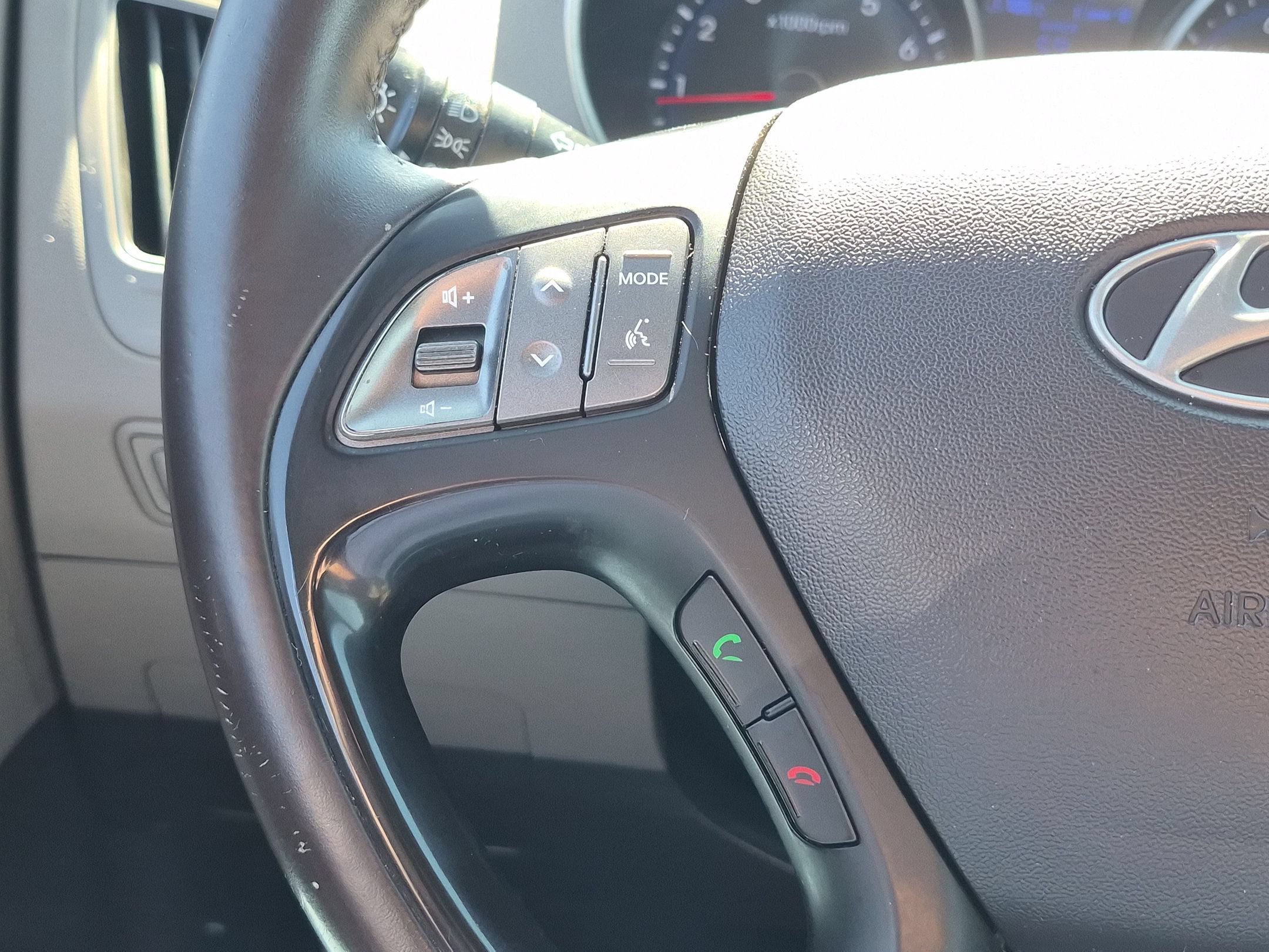 Used 2014 Laguna Blue Metallic Hyundai SE image 17