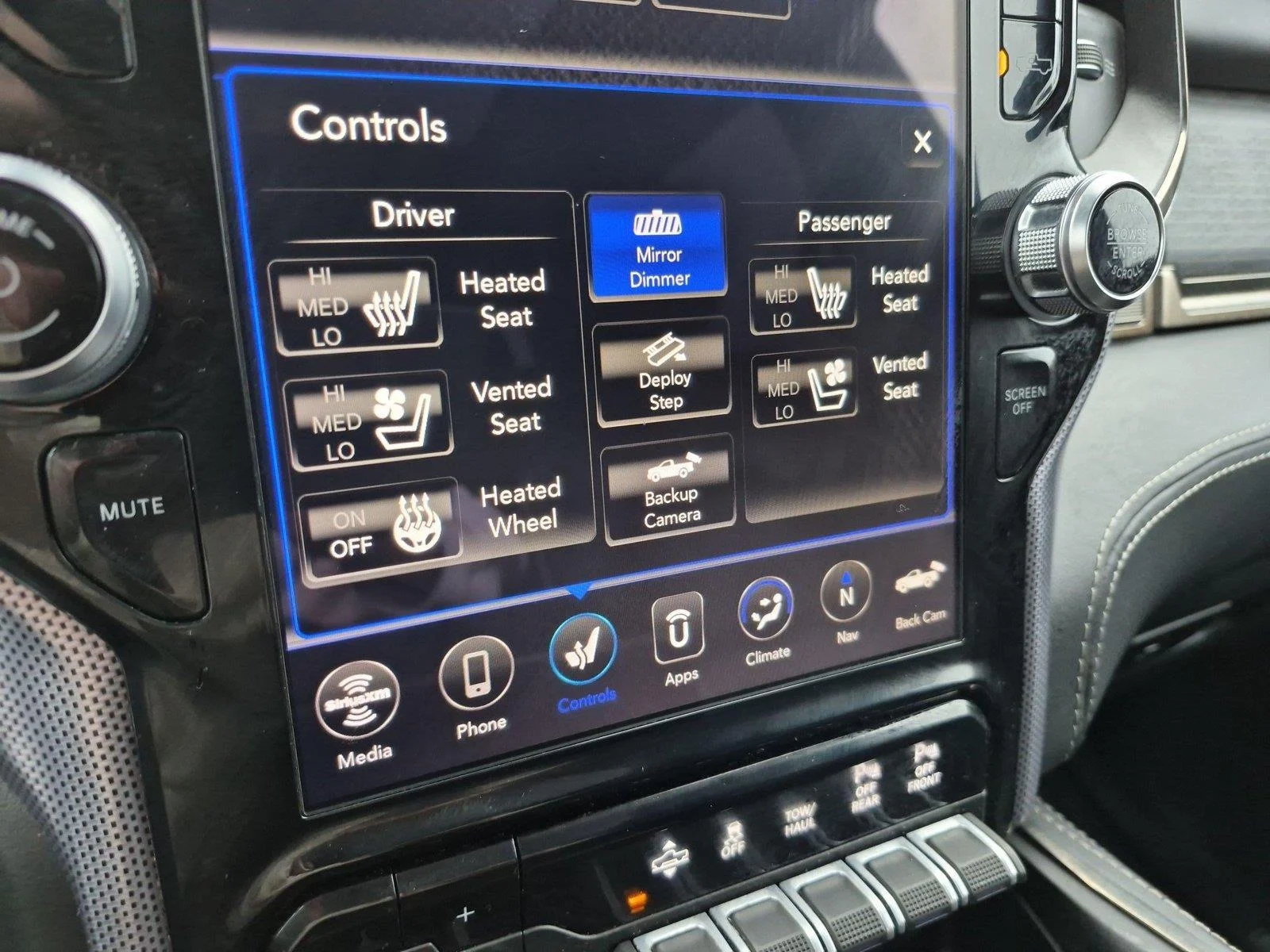 Used 2019 Diamond Black Crystal Pearlcoat Ram Limited image 27