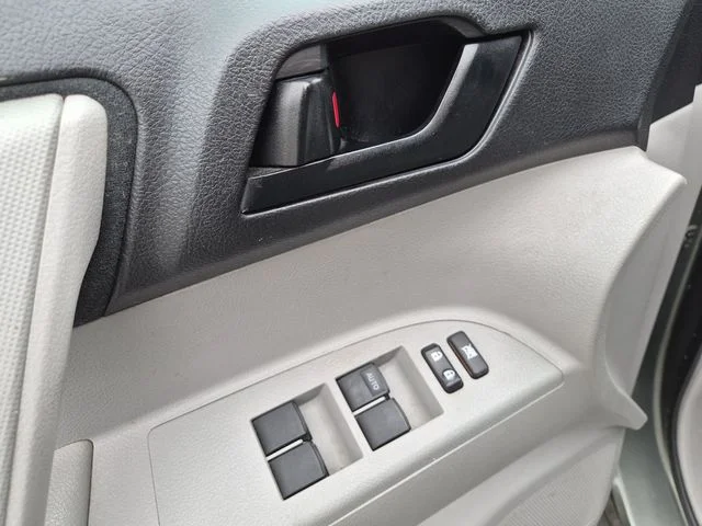 Used 2010 Green Toyota Base image 10