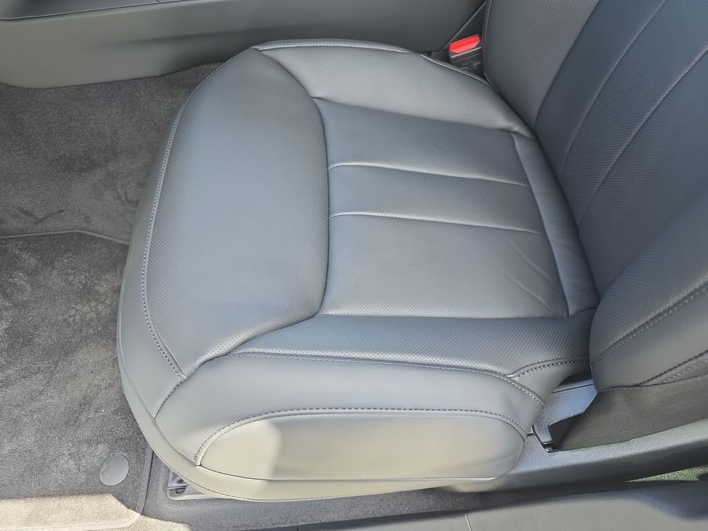New 2026 Fuji White Land Rover Dynamic SE image 30