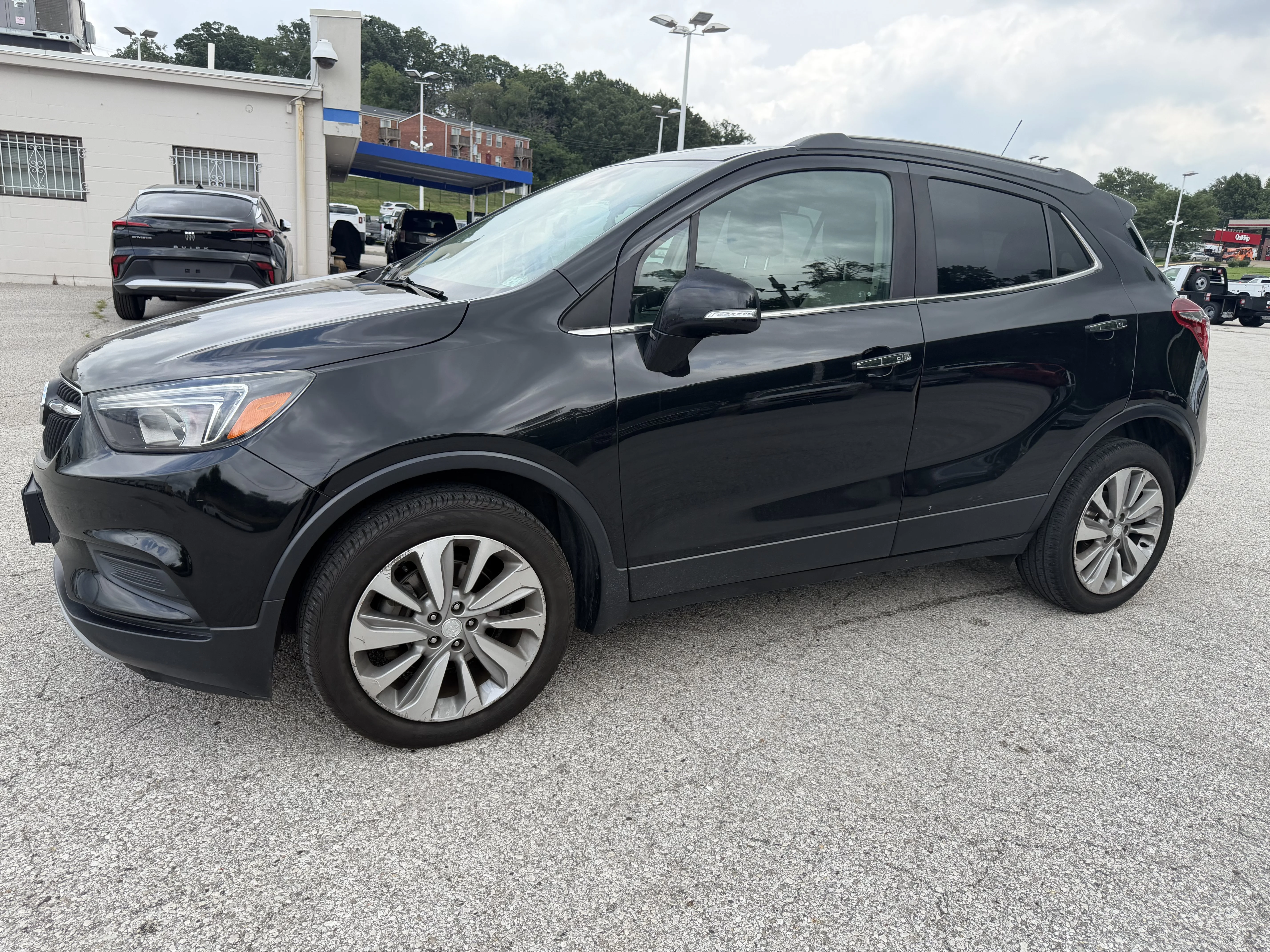 Used 2019 Ebony Twilight Metallic Buick Preferred image 3