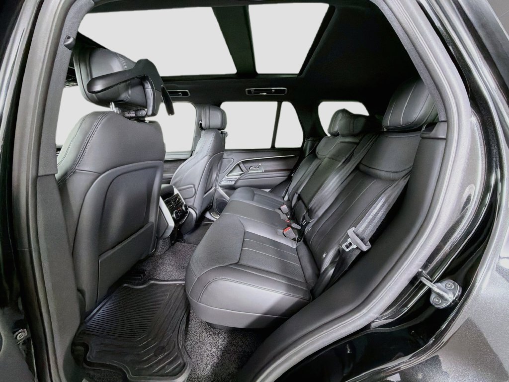 New 2027 Santorini Black Land Rover SE image 26