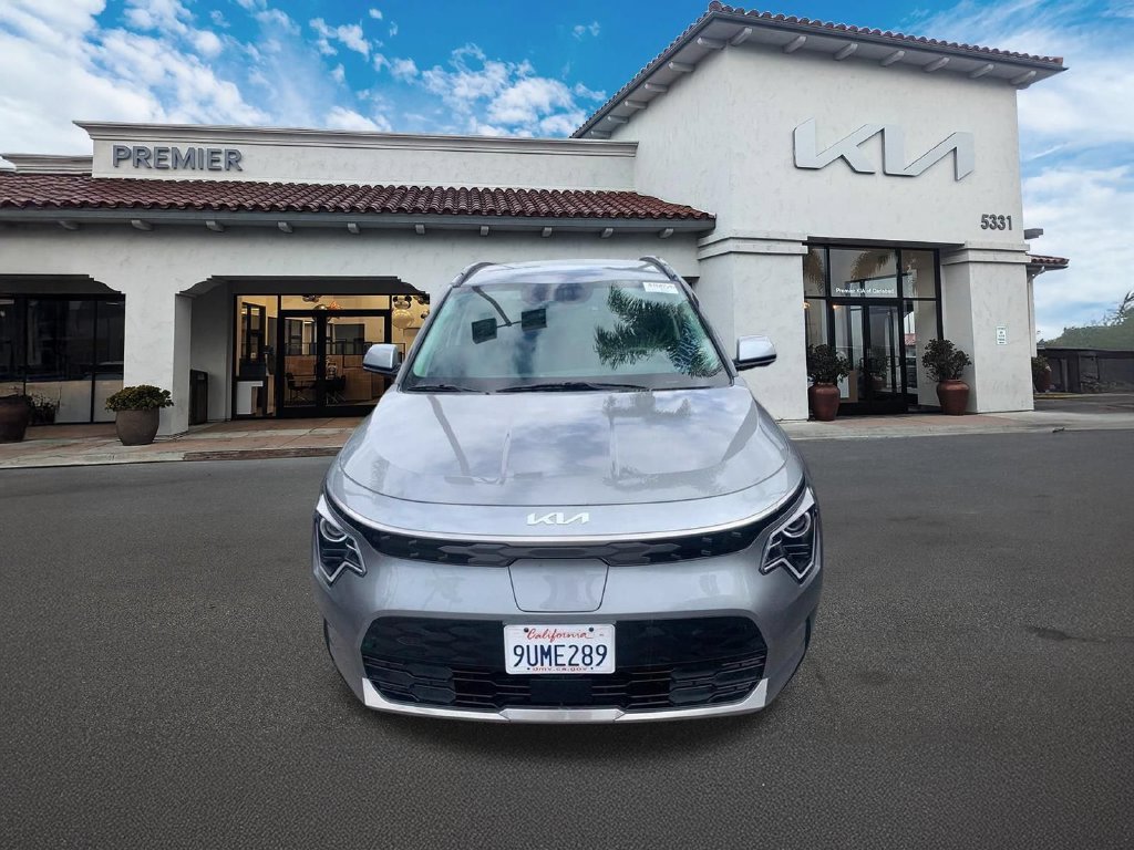 Certified Used 2024 Steel Gray Kia Wind image 3