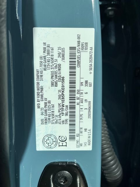 Used 2023  Ford Lariat image 2
