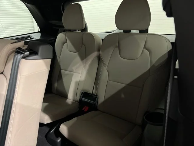 New 2026 Black Volvo B6 Plus 7-Seater image 25