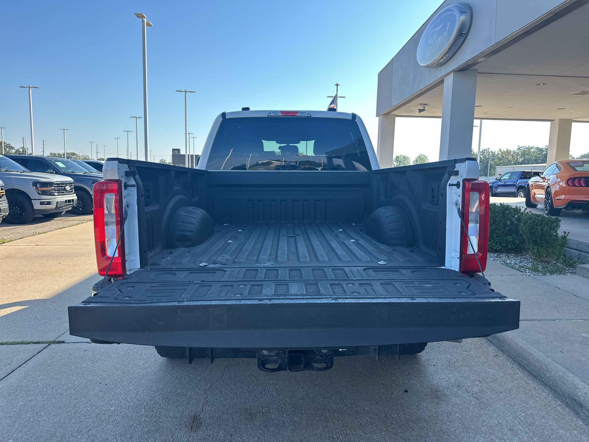 Used 2023 Oxford White Ford XL image 7