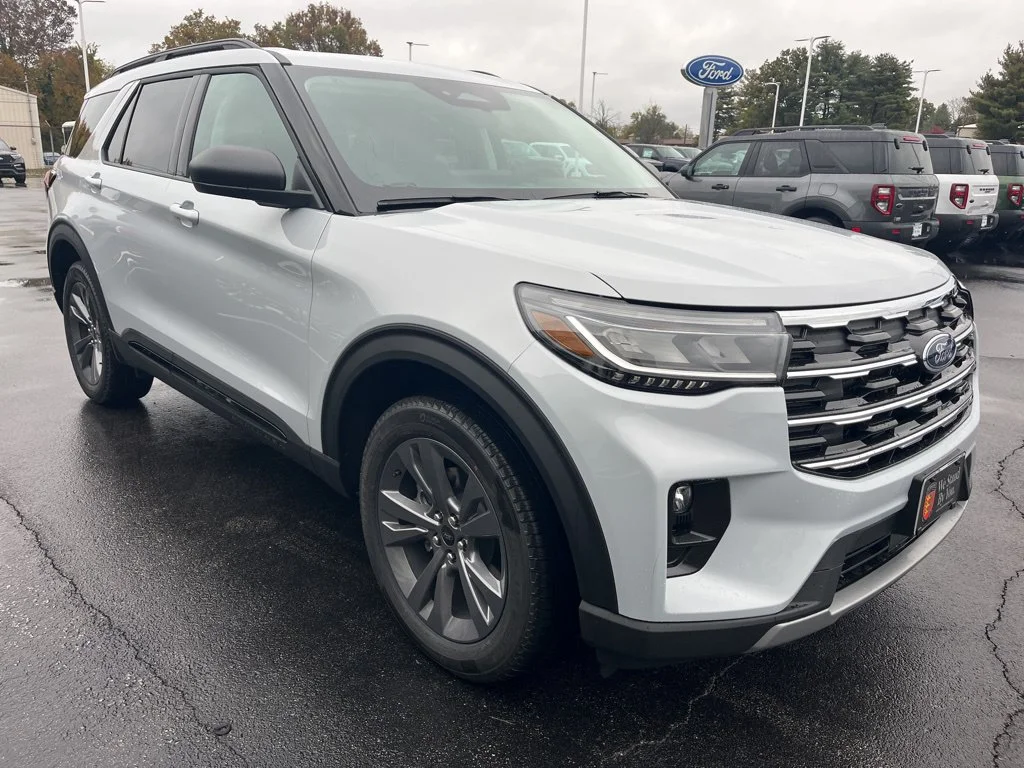 New 2026 Space White Metallic Ford Active image 7