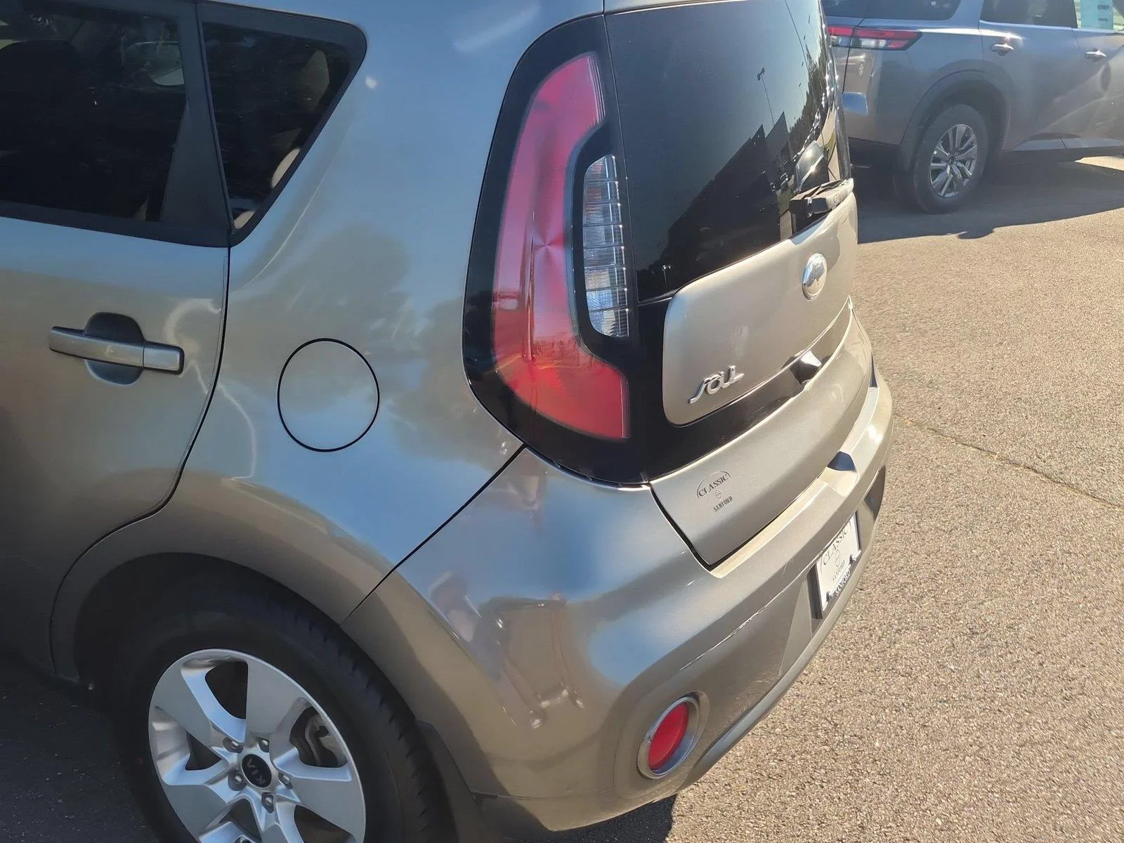 Used 2018 Titanium Gray Kia Base image 11