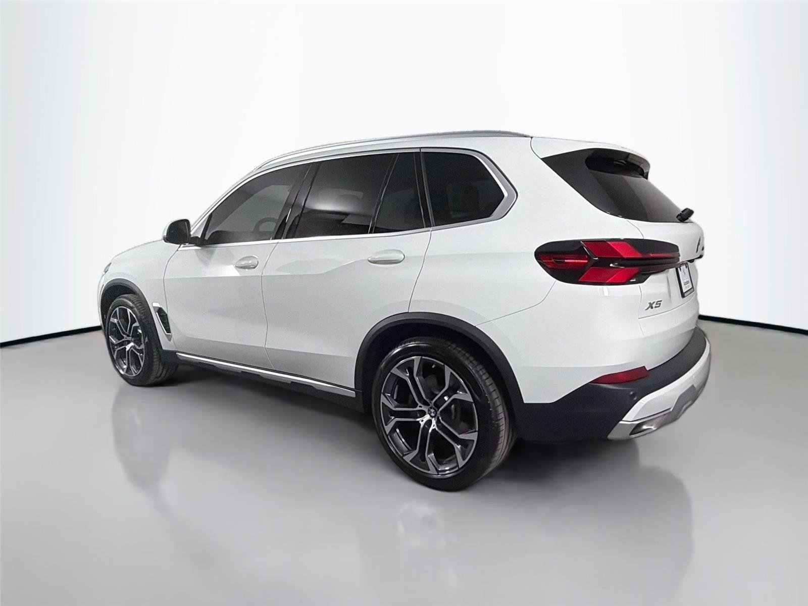 New 2026 Alpine White BMW xDrive40i image 7