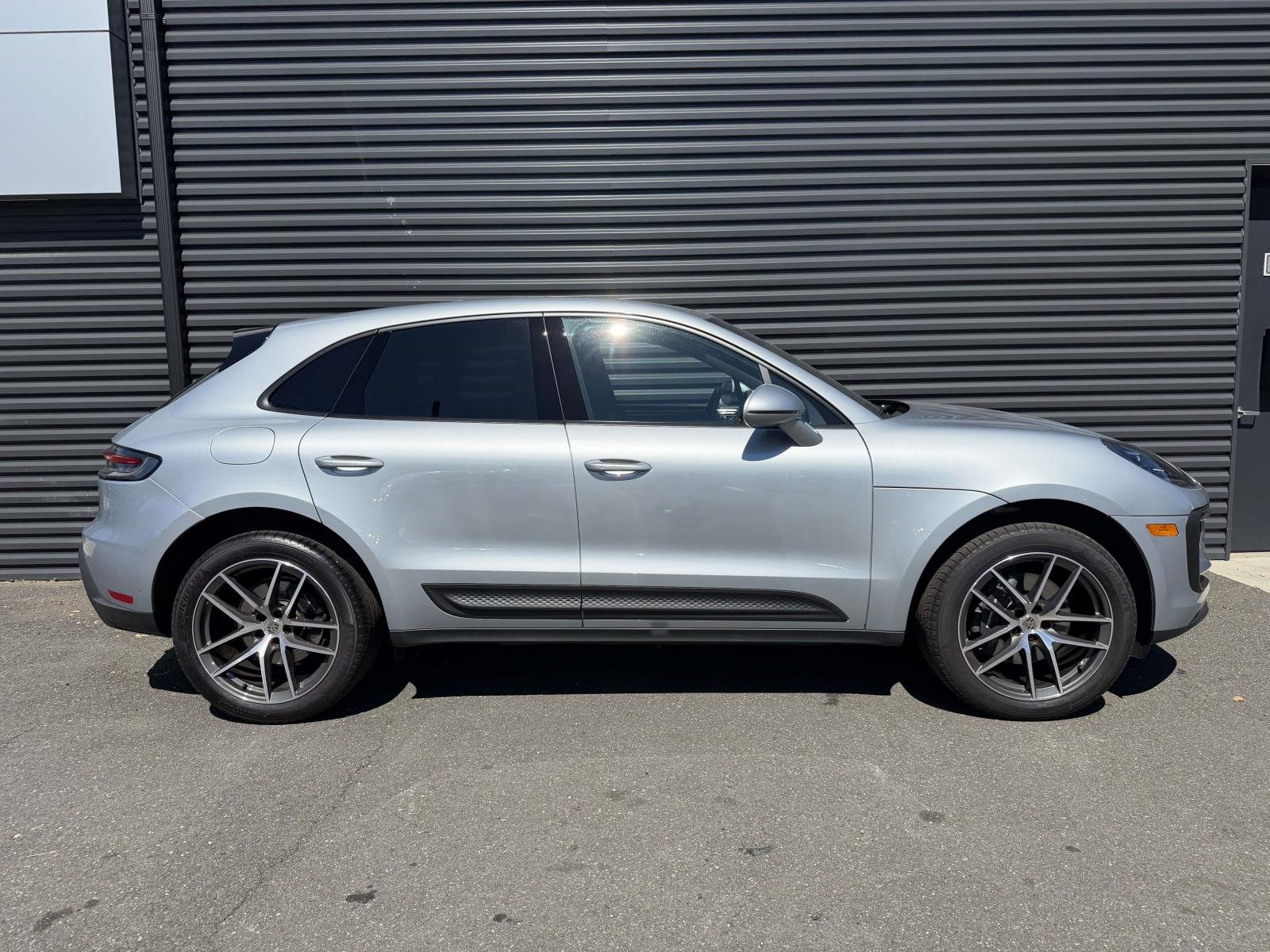 2026 Porsche Macan - Photo 8